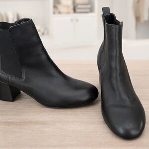 AEROSOLES Sleek Black Ankle Booties